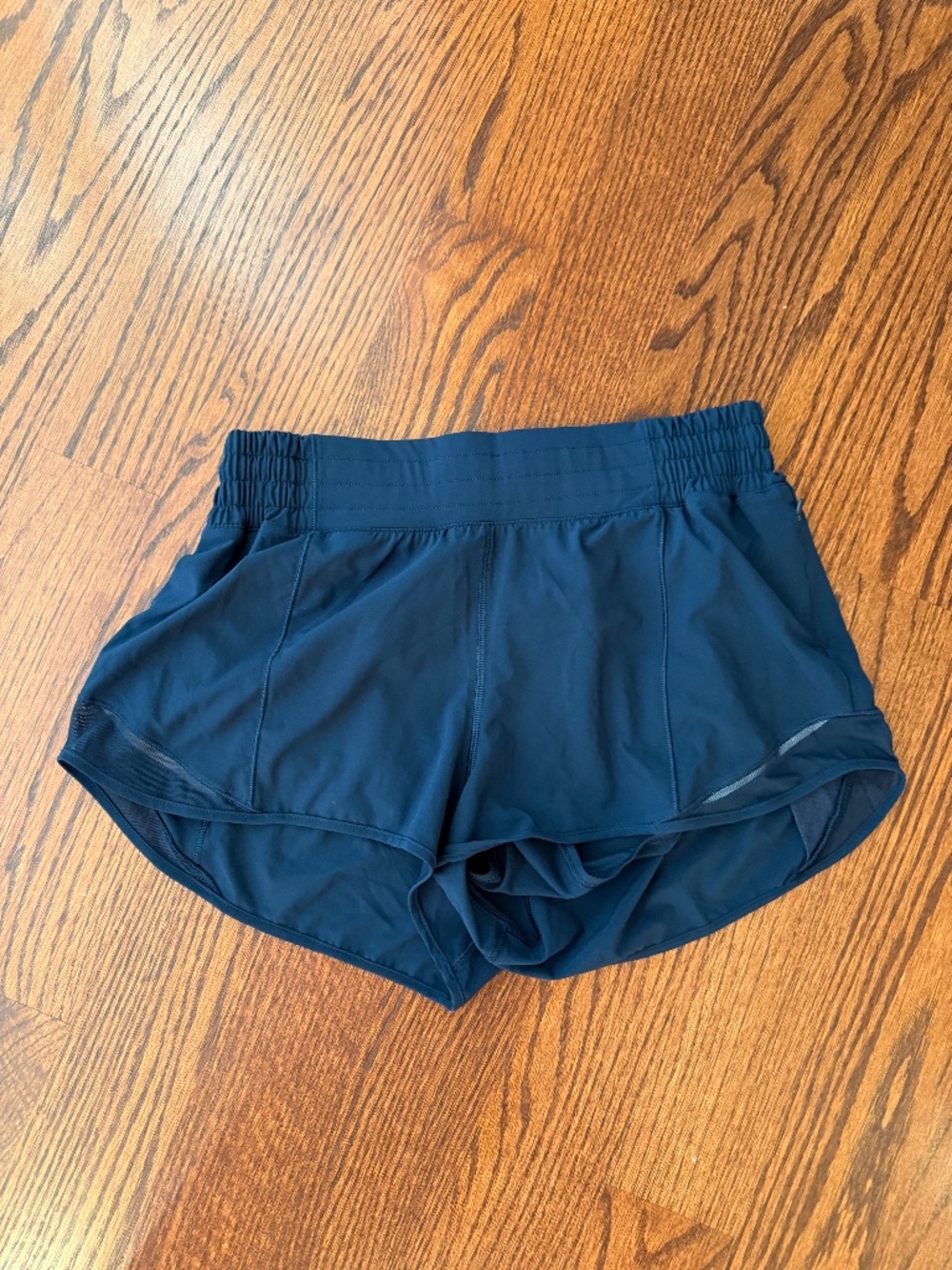 Lululemon Hotty Hot shorts lined, high rise 2.5" size 8 (color: navy)